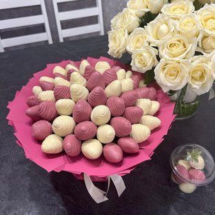 Bouquet of strawberries in chocolate №5