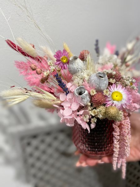 Small arrangement of dried flowers №70