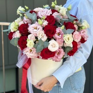 Коробка з еустомою та трояндами №61 88538 фото