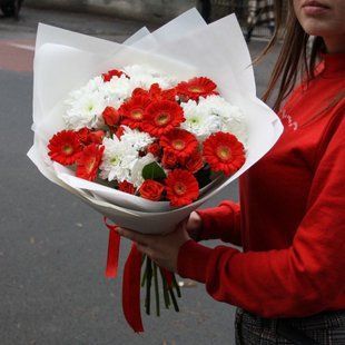 Букет з білою хризантемою і герберою №53 00060-90 фото