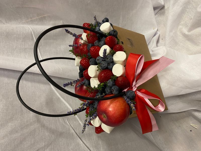 Berry bouquet in handbag №12