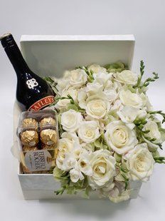 White flowers with sweets in a gift box (alcohol not included) №207