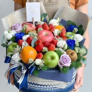 Fruit bouquet in a hat box №34