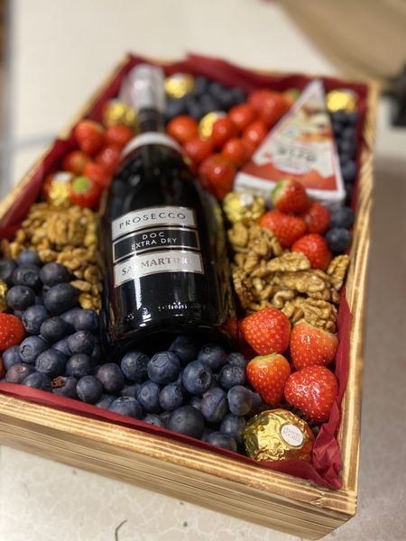 Gift box with berries and cheese №40