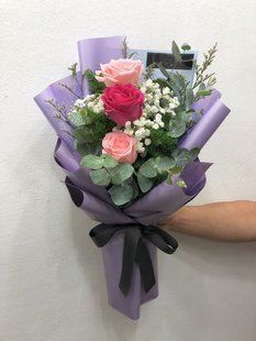 Compliment bouquet of 3 roses №6