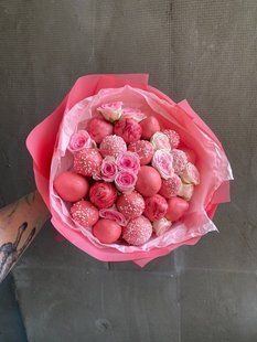 Bouquet of strawberries in chocolate №6