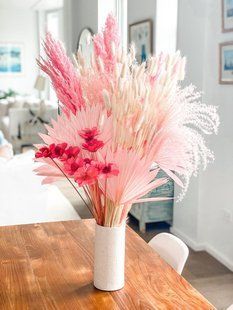 Interior composition of dried flowers in pink tones №14