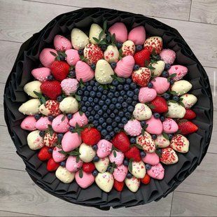 Bouquet of strawberries in chocolate №11