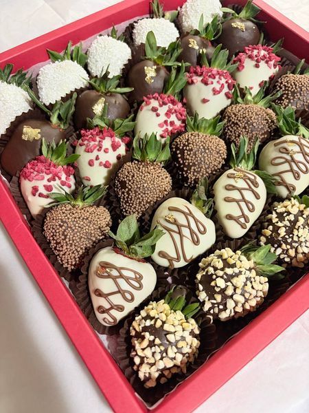 Strawberries in chocolate, 30 №74