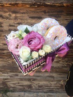 Mini box with flowers and donuts №20