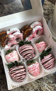Chocolate covered strawberries with cookies №5