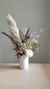 Small interior composition of dried flowers in light colors №23