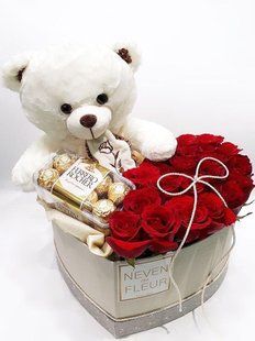 21 red roses with candies and a white bear №204