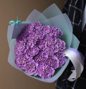 Bouquet of 19 lilac carnations №626