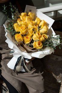 Bouquet of 17 yellow roses №544