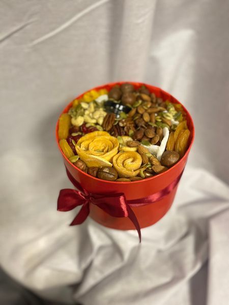 Gift box with dried fruits №16