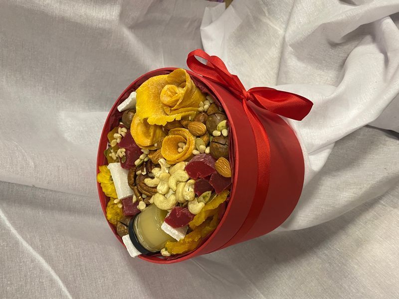 Gift box with dried fruits №16