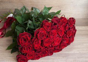 Classic bouquet of 31 red roses Premium №583
