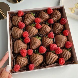Strawberries in chocolate №42