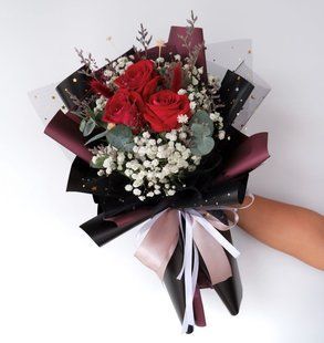 Compliment bouquet of three roses with eucalyptus №2