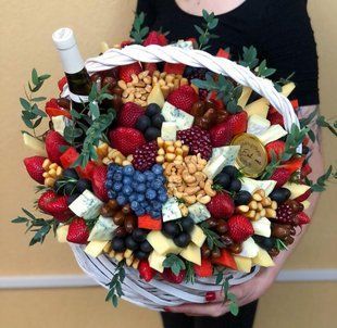 Gift basket №31 (alcohol is not included in the price)