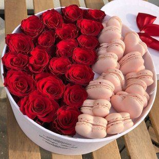 Red roses with macaroons in a large hat box, composition №2