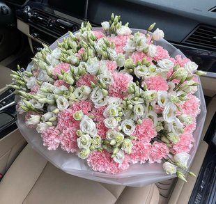 A bouquet of eustoma and dianthus №68