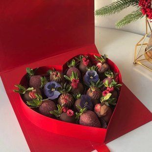 Chocolate covered strawberries Love U