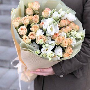 Bouquet of cream bush roses with eustoma №54