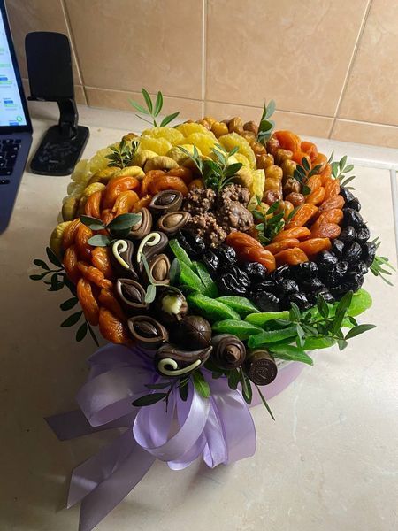 Box with dried fruits №927
