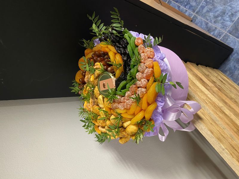 Box with dried fruits №927